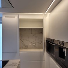 COCINA LACADA CON PORCELANICO AURA 2