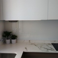 COCINA LACADO MOKA Y DEKTON 2