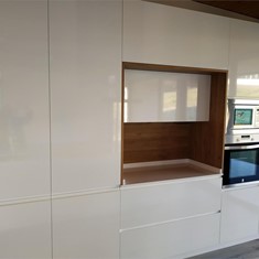 COCINA SUPER BLANCO Y TOQUE MADERA 3